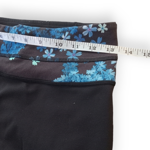 Lululemon womens straight legged leggings with floral waist band size 4 - Picture 6 of 7